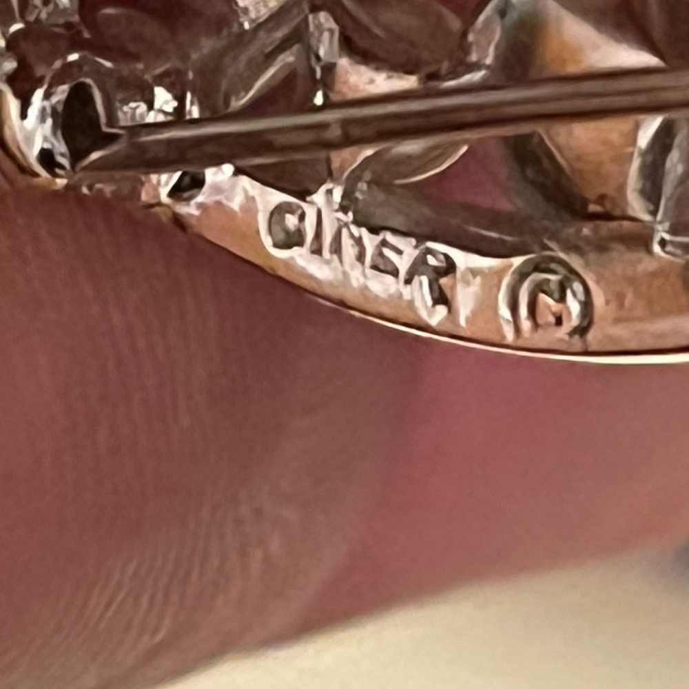 Vintage Ciner mini  Silver and peapod Pearl Brooch. Estimated 1950’s. - Picture 3 of 3